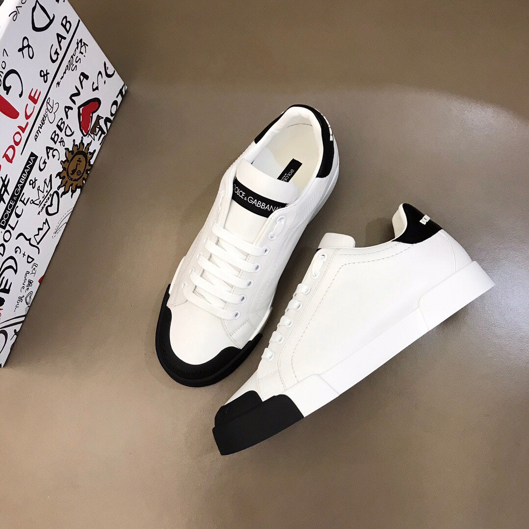 Dolce & Gabbana synchronization model